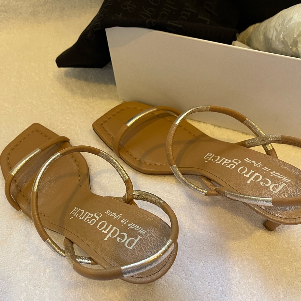 Pedro Garcia strappy healed sandals. Size 37 1/2. Tan/Brown - Picture 5 of 6